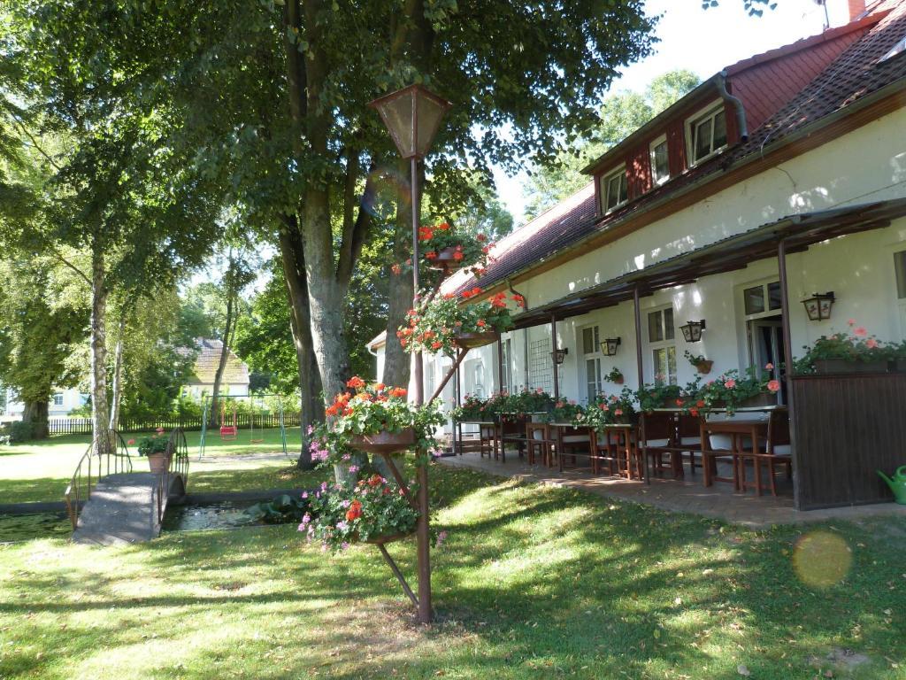 Landhaus Dargelin Hotel Behrenhoff Exterior foto